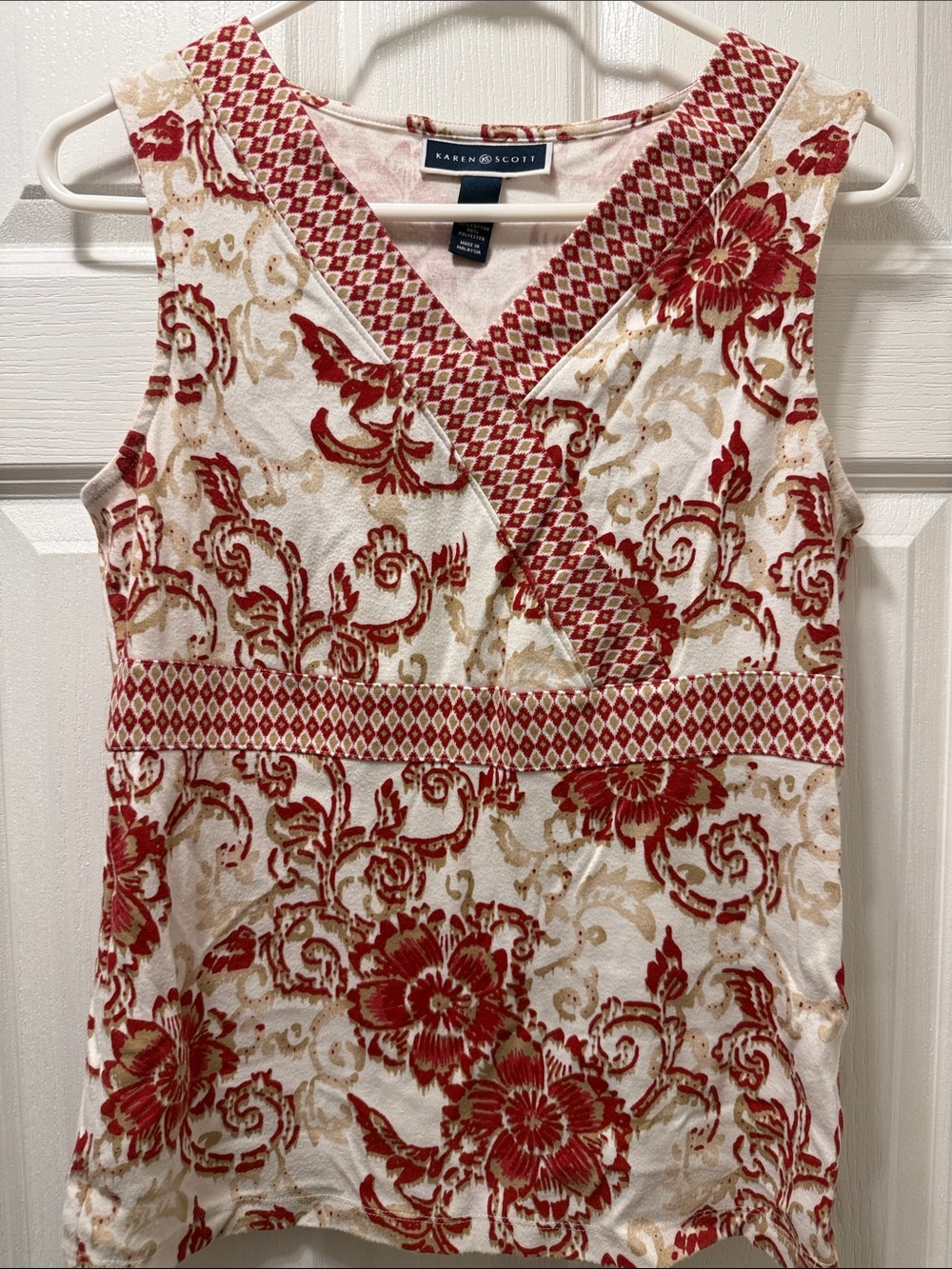 Karen Scott Red & Cream Floral V-Neck Sleeveless Top